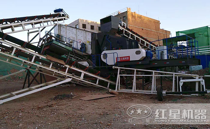 搭載反擊破的移動破碎機