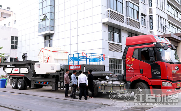 紅星移動混凝土破碎機發(fā)貨了