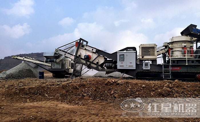 履帶移動制沙現場