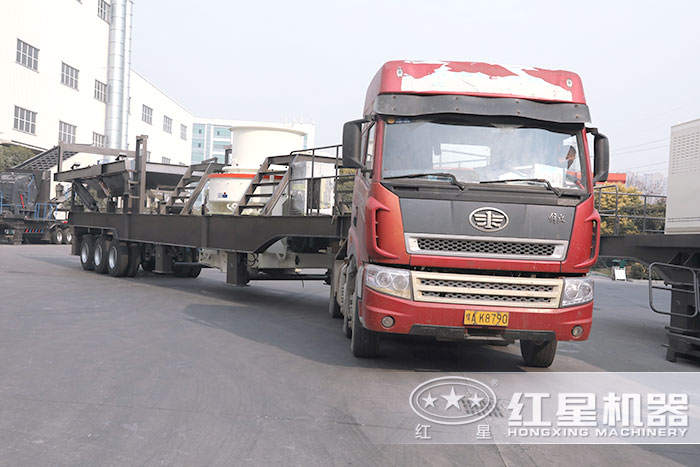 移動(dòng)制沙機(jī)車頭牽引可開這走