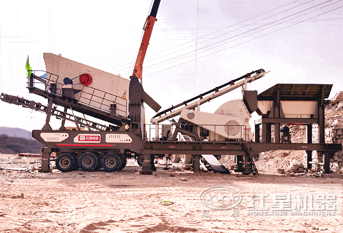 移動(dòng)重錘式磕石機(jī)施工作業(yè)現(xiàn)場(chǎng) 移動(dòng)重錘式磕石機(jī)施工作業(yè)現(xiàn)場(chǎng)