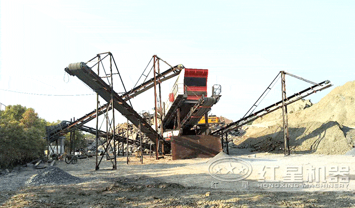 輪胎移動碎石機施工作業(yè)現場