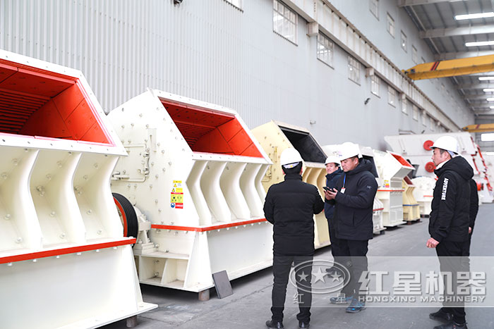 用戶參觀錘式打沙機(jī) 用戶參觀錘式打沙機(jī)