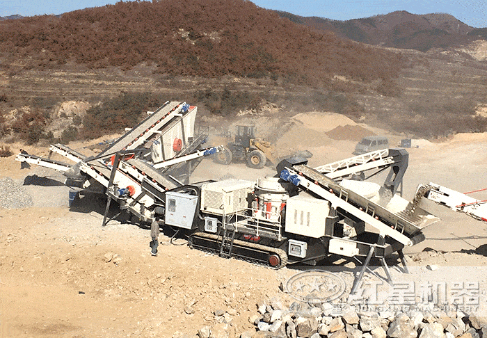 履帶移動式破碎搭載圓錐破碎機(jī)