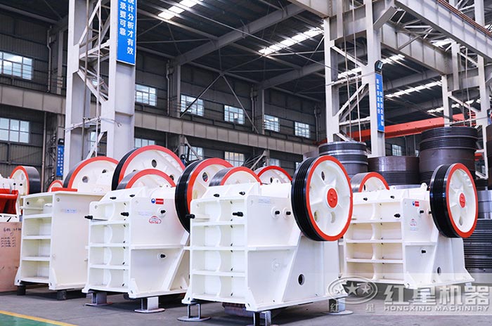 顎式破碎機(jī)車間實(shí)拍