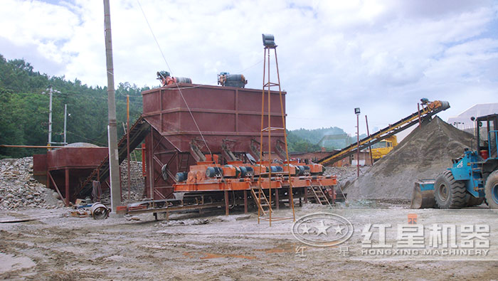 對(duì)輥制砂機(jī)作業(yè)現(xiàn)場(chǎng)