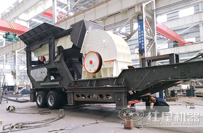 大型移動沙石粉碎機(jī)車間