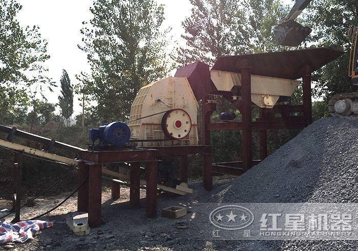 重錘式破碎機(jī)加工石頭現(xiàn)場