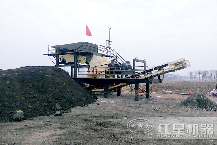 重錘式破碎粉碎煤炭作業(yè)現(xiàn)場