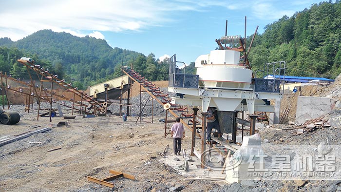 正在搭建的成套制砂機設備 正在搭建的成套制砂機設備