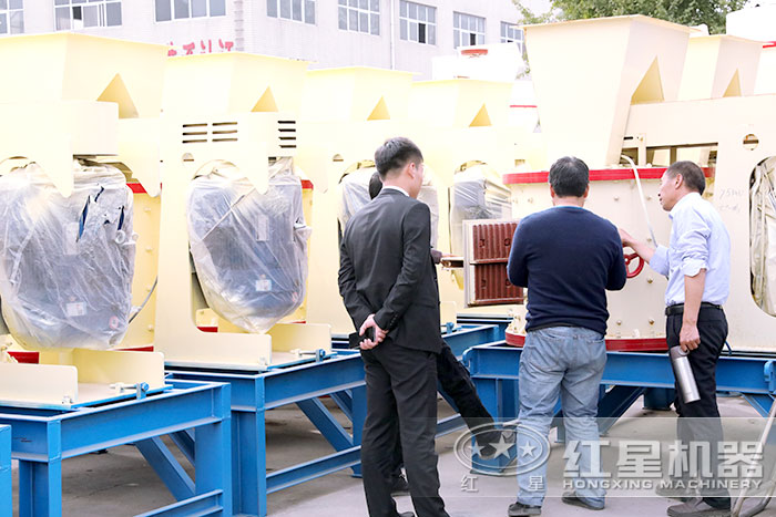 紅星機(jī)器技術(shù)人員陪同用戶(hù)考察