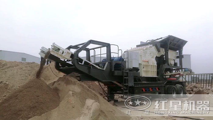 小型車式流動(dòng)石子粉碎機(jī)現(xiàn)場 小型車式流動(dòng)石子粉碎機(jī)現(xiàn)場