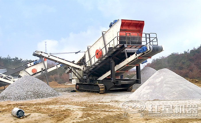 履帶移動制沙現(xiàn)場 履帶移動制沙現(xiàn)場