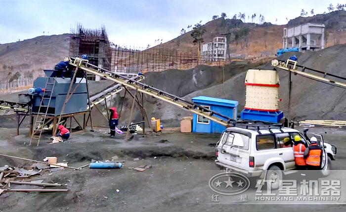 立式復(fù)合破碎機(jī)生產(chǎn)現(xiàn)場(chǎng)