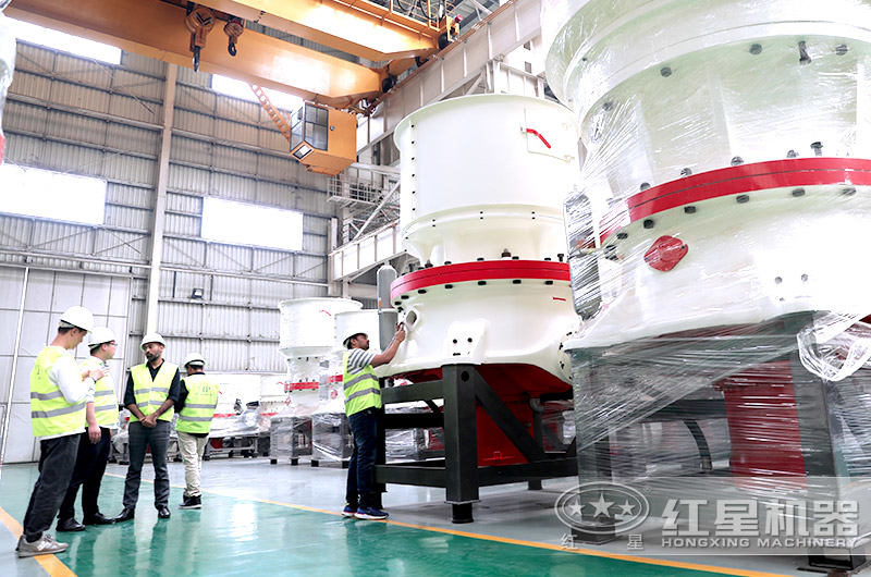 客戶來參觀單缸圓錐破 客戶來參觀單缸圓錐破