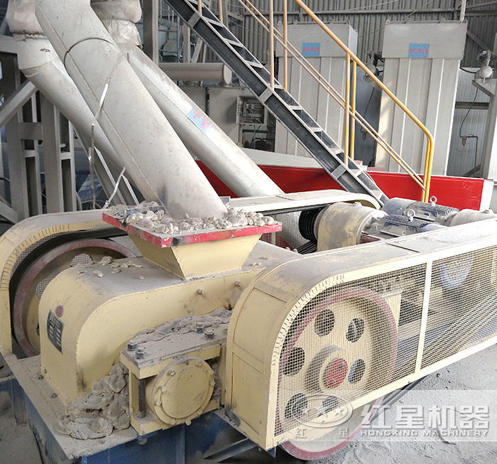 對(duì)輥制砂機(jī)環(huán)保作業(yè) 對(duì)輥制砂機(jī)環(huán)保作業(yè)