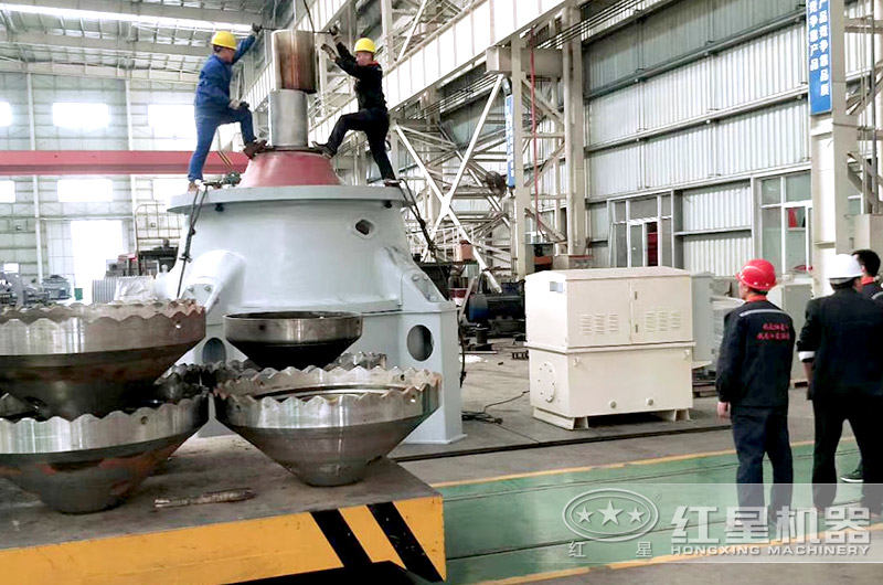 復(fù)合型圓錐破碎機工人作業(yè)車間 復(fù)合型圓錐破碎機工人作業(yè)車間