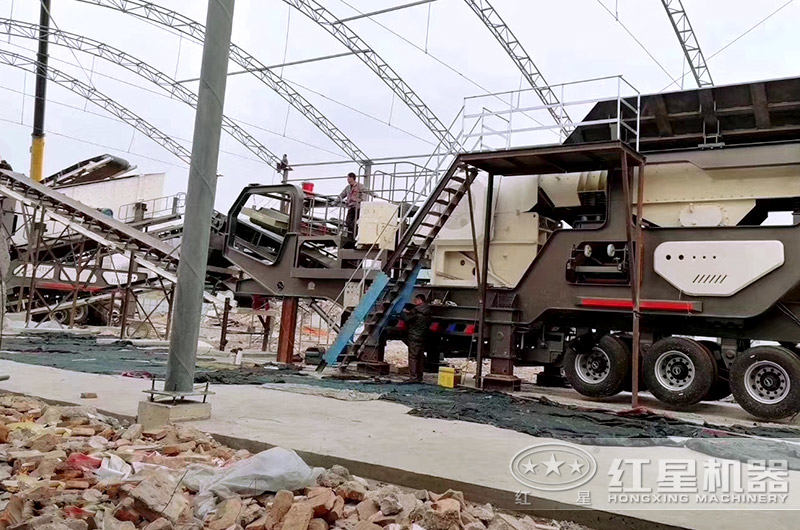 輪胎移動(dòng)破處理建筑垃圾現(xiàn)場(chǎng) 輪胎移動(dòng)破處理建筑垃圾現(xiàn)場(chǎng)