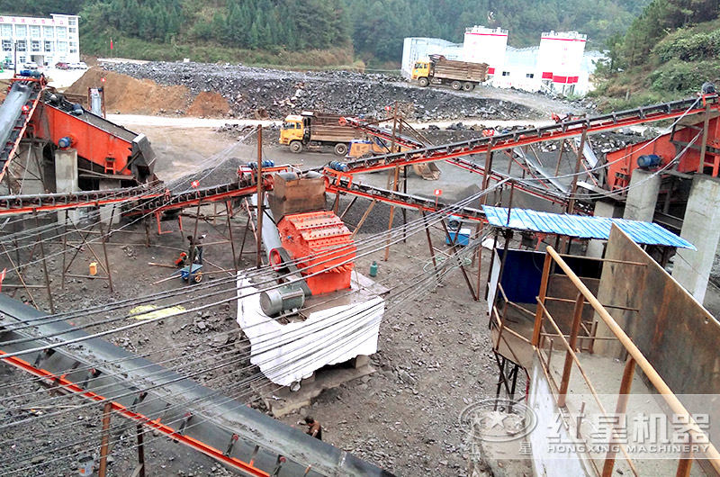 石頭磨沙子生產現場