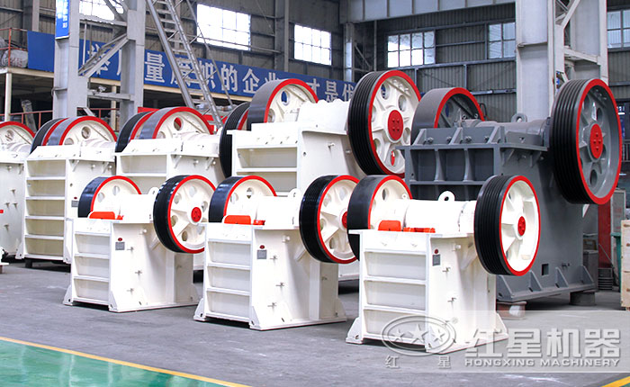 各種型號顎破機，顎破生產車間