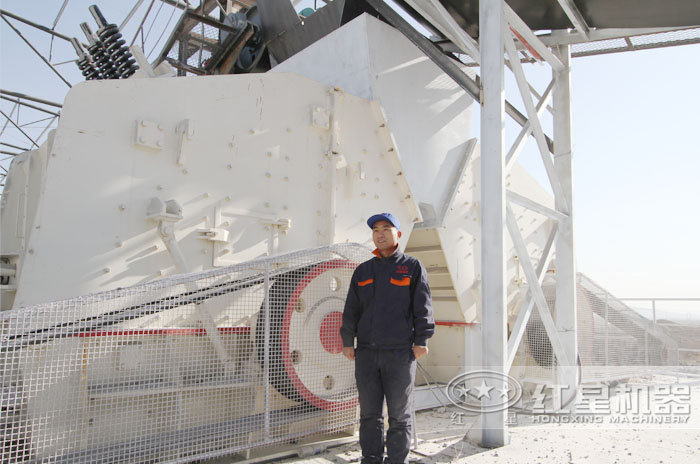 廣西石灰石大型碎石生產(chǎn)現(xiàn)場