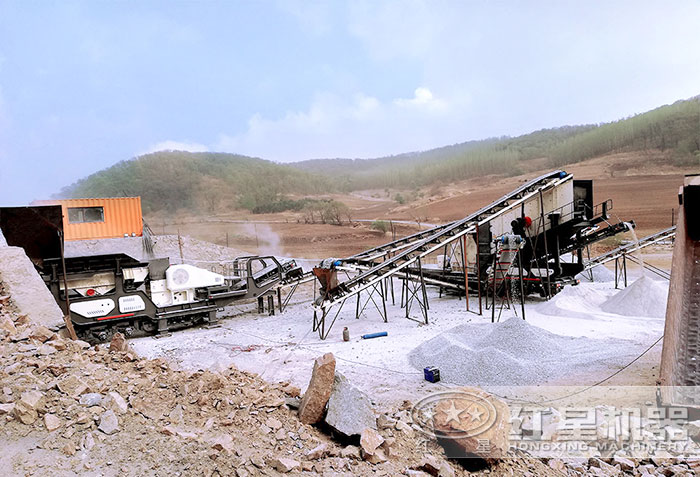 輪胎移動(dòng)顎式破碎機(jī)