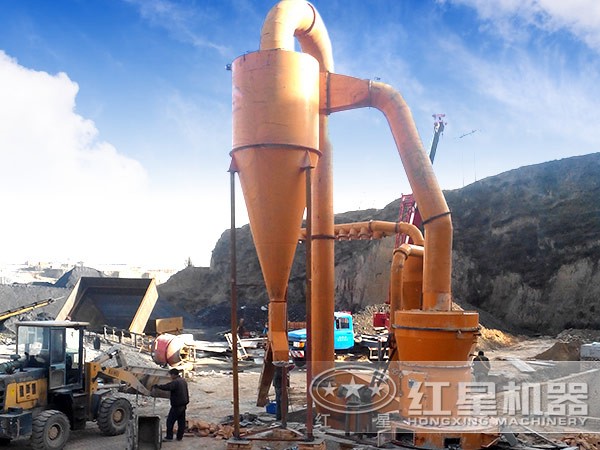 節(jié)能環(huán)保磨粉機生產(chǎn)現(xiàn)場