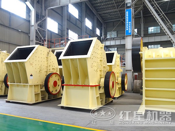 時(shí)產(chǎn)600噸重錘型破碎機(jī)生產(chǎn)車間